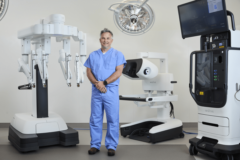 Dr. Rex with da Vinci machinery 